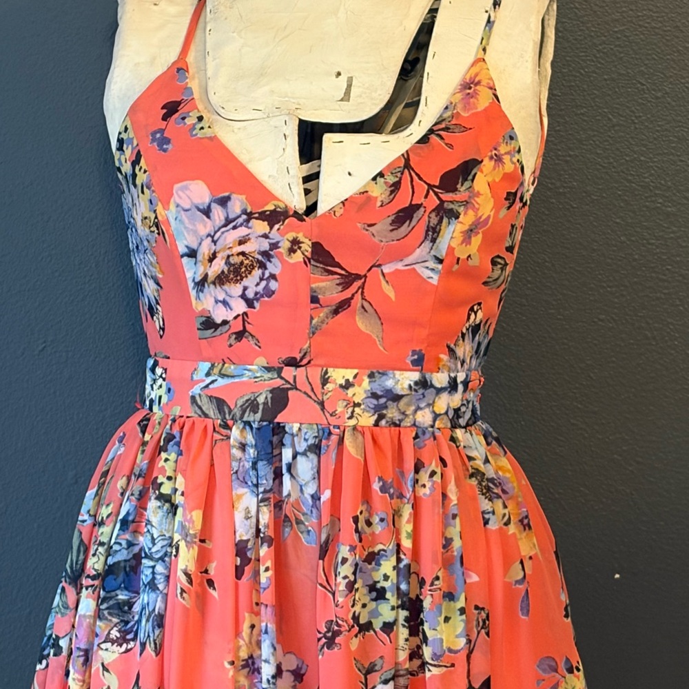 Miss Avenue Spaghetti Straps  Backless Floral Feminine Flowy Maxi Dress Sz Small